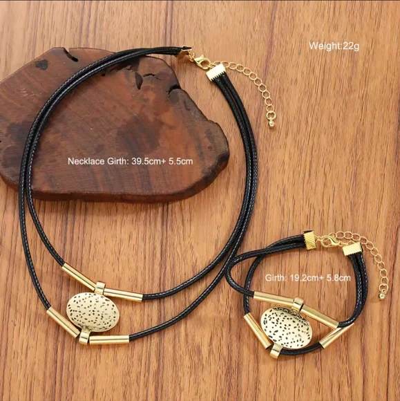 NWOT Gold & Black Necklace with Bracelet Set - Picture 4 of 4